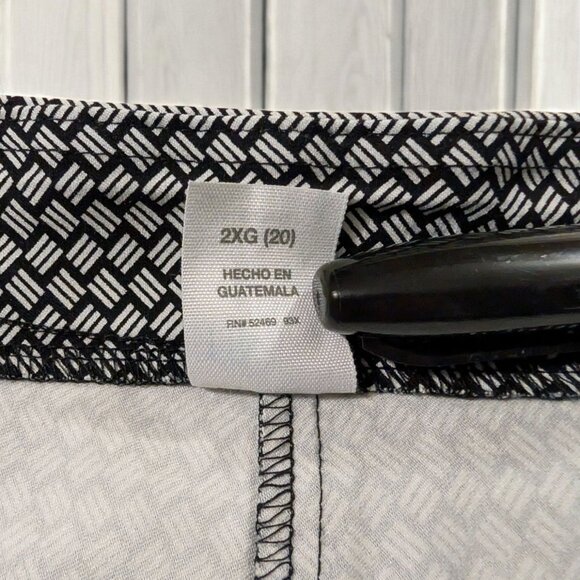 NWOT Time And Tru Womens XXL Black & White Pull-On Capris Cropped Pants STretch - Picture 4 of 9